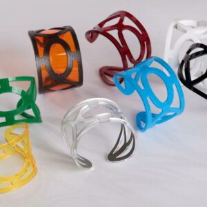 Braccialetti in plexiglass colorati
