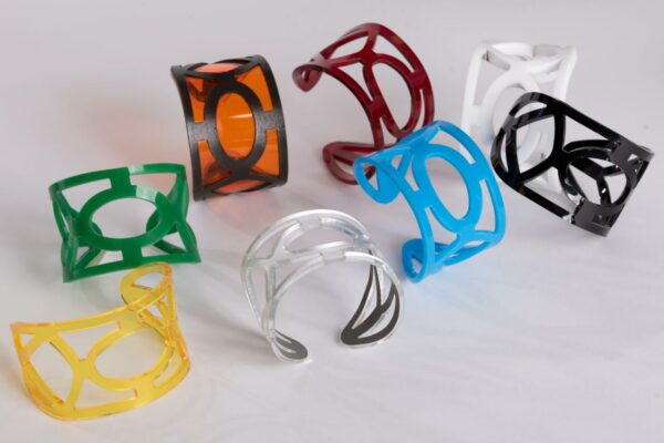 Braccialetti in plexiglass colorati